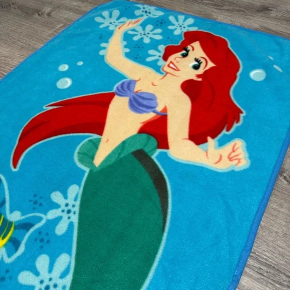 Disney The Little Mermaid fleece blanket special edition flounder Ariel - Picture 2 of 4